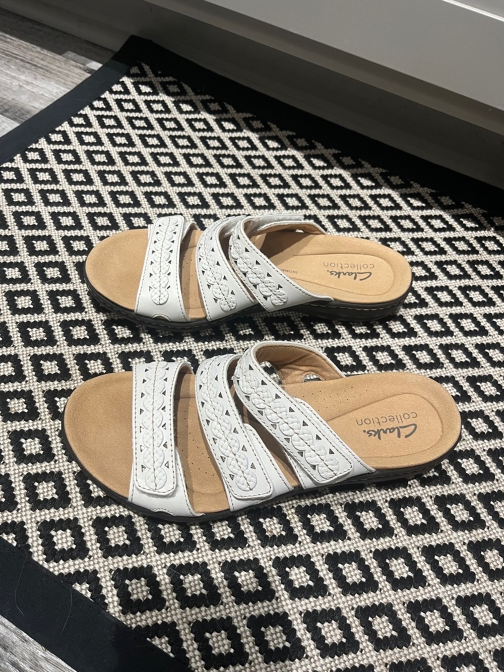 NWOT Clarks White Braided Strap Slide Sandals